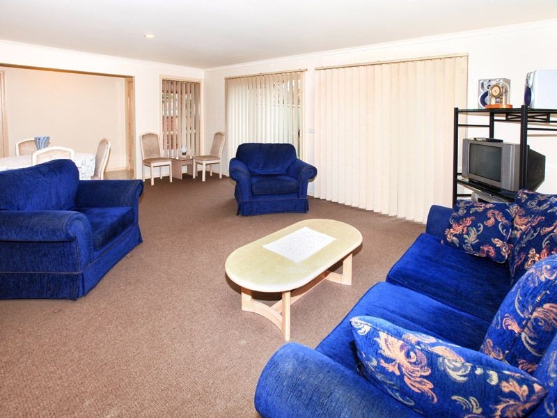 2/15 Churchill Avenue, Tullamarine VIC 3043