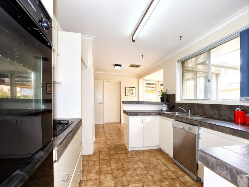 107 South Circular Road, Gladstone Park VIC 3043