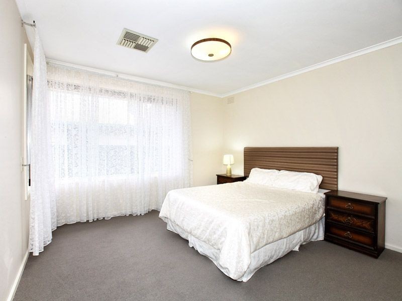 107 South Circular Road, Gladstone Park VIC 3043
