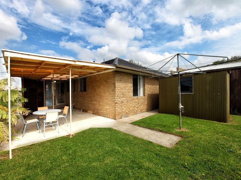 107 South Circular Road, Gladstone Park VIC 3043