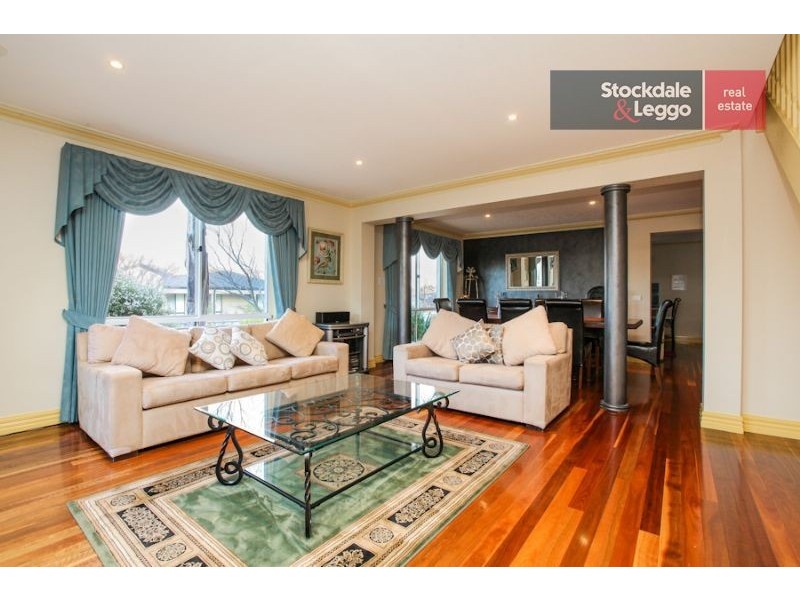 16 Alanbrae Terrace, Attwood VIC 3049