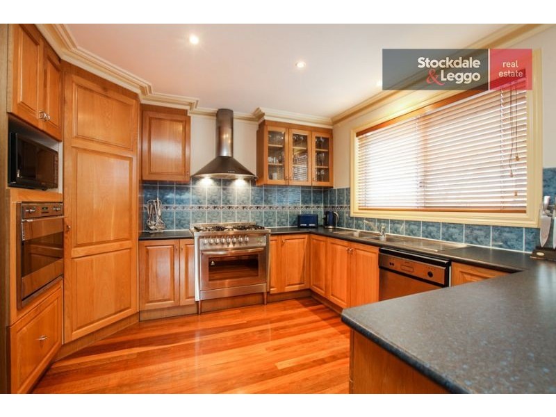 16 Alanbrae Terrace, Attwood VIC 3049