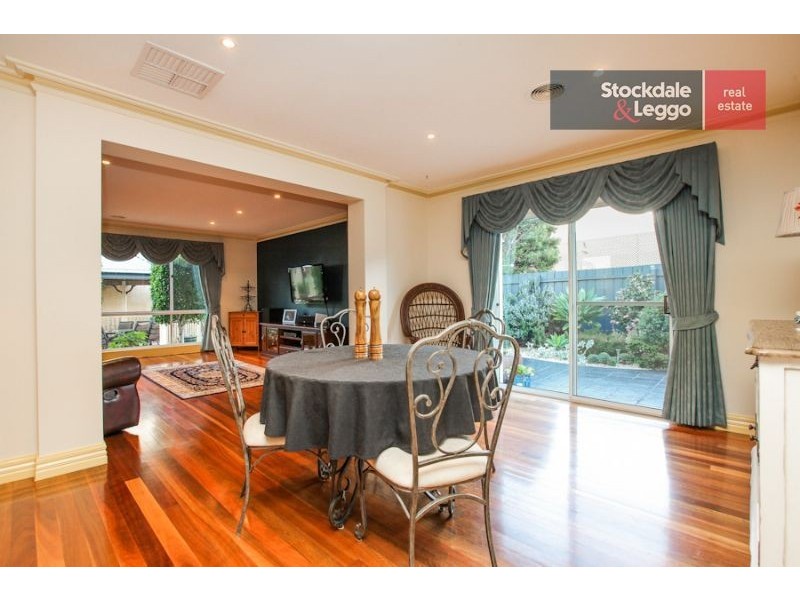 16 Alanbrae Terrace, Attwood VIC 3049