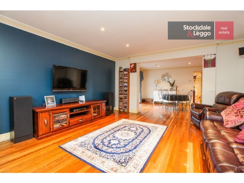 16 Alanbrae Terrace, Attwood VIC 3049