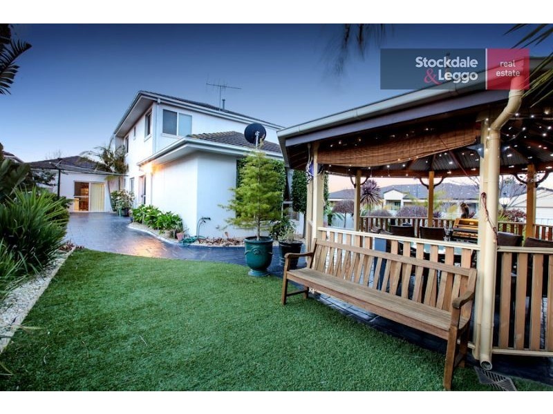 16 Alanbrae Terrace, Attwood VIC 3049