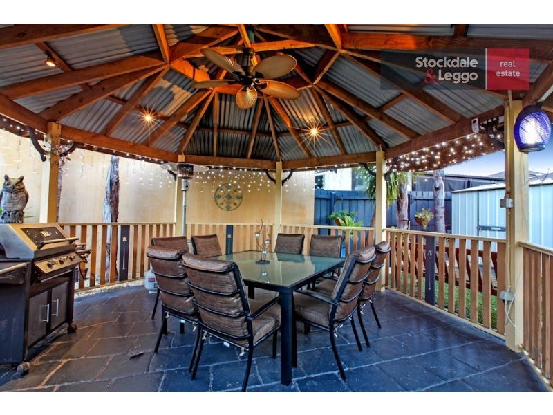 16 Alanbrae Terrace, Attwood VIC 3049