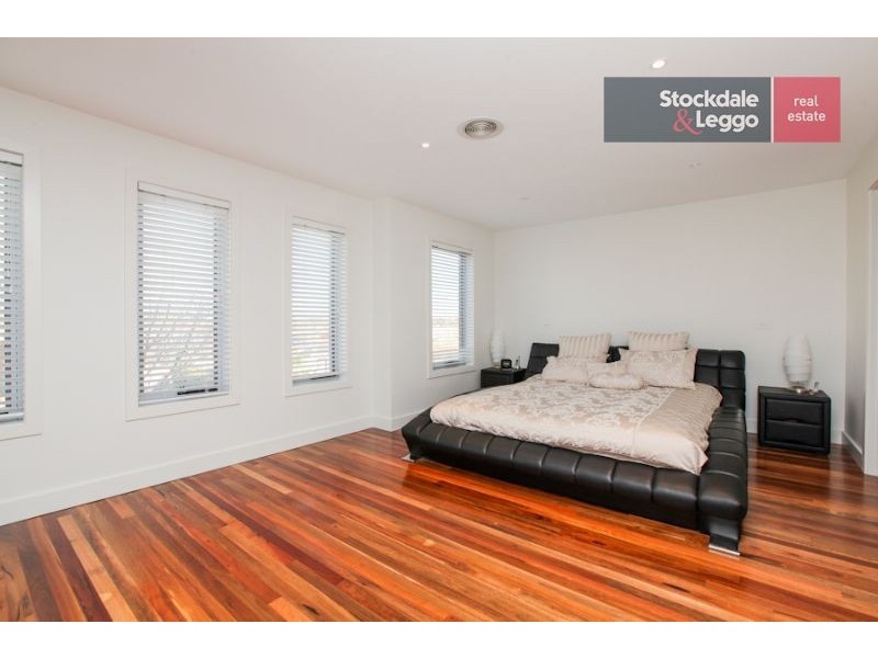 20 Cobblestone Drive, Attwood VIC 3049