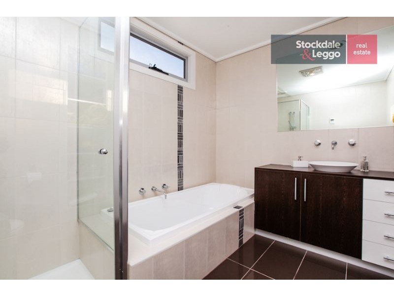 20 Cobblestone Drive, Attwood VIC 3049