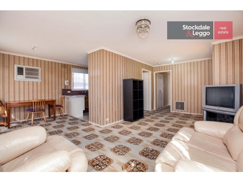 2 Trollaby Close, Gladstone Park VIC 3043