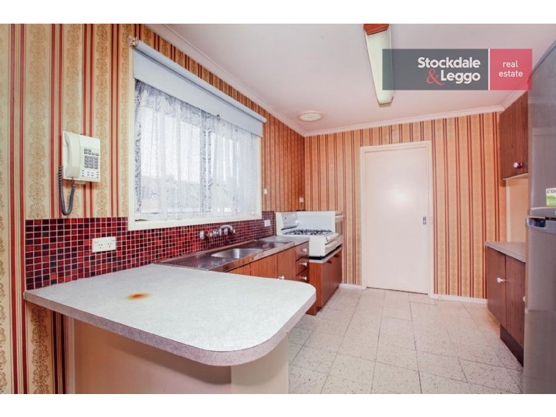 2 Trollaby Close, Gladstone Park VIC 3043