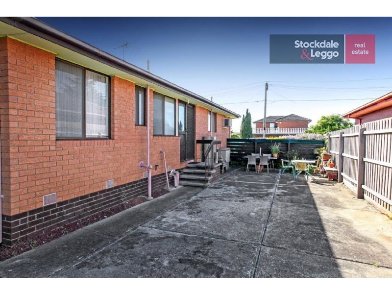2 Trollaby Close, Gladstone Park VIC 3043