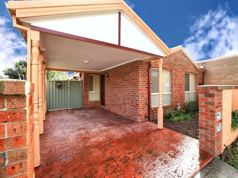 2/15  Churchill Avenue, Tullamarine VIC 3043