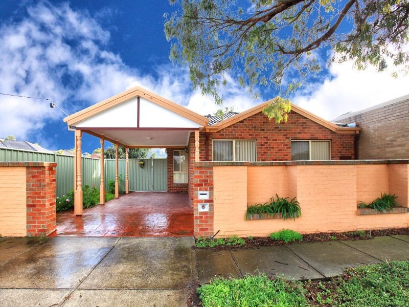 2/15  Churchill Avenue, Tullamarine VIC 3043