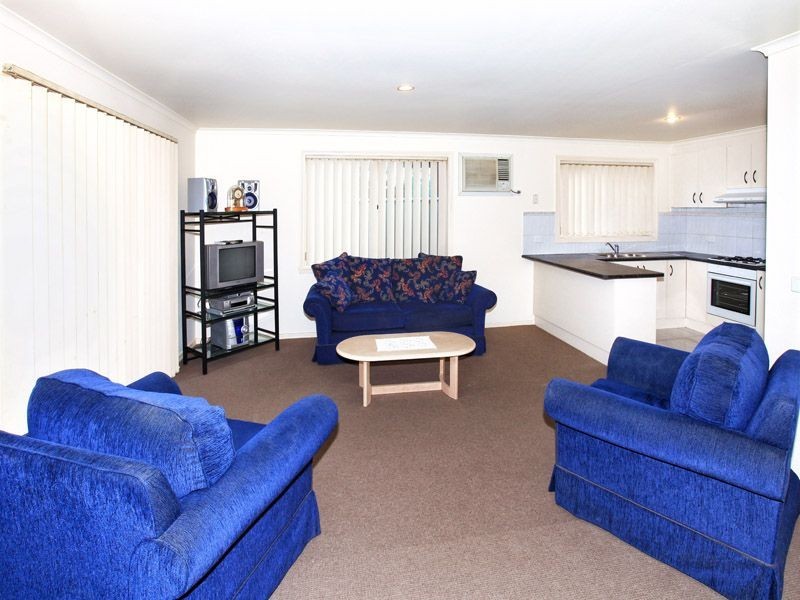 2/15  Churchill Avenue, Tullamarine VIC 3043