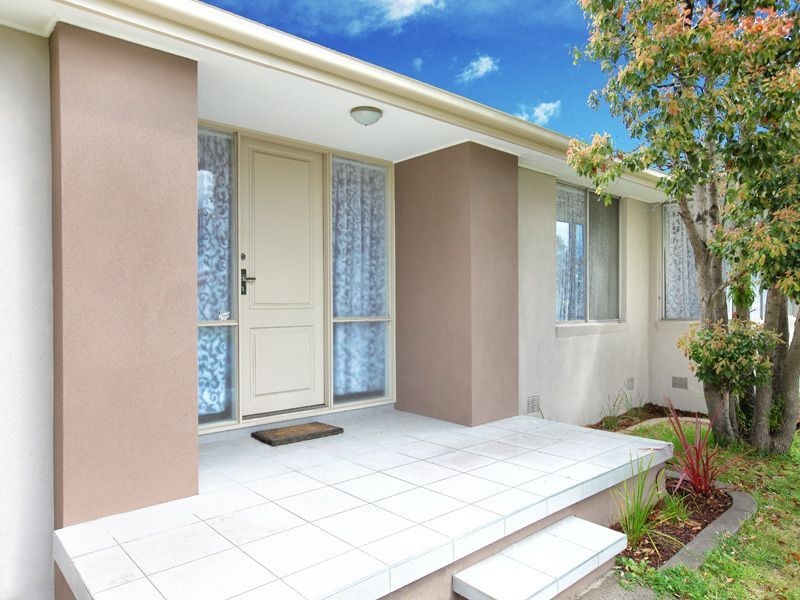 37 Linacre Crescent, Gladstone Park VIC 3043