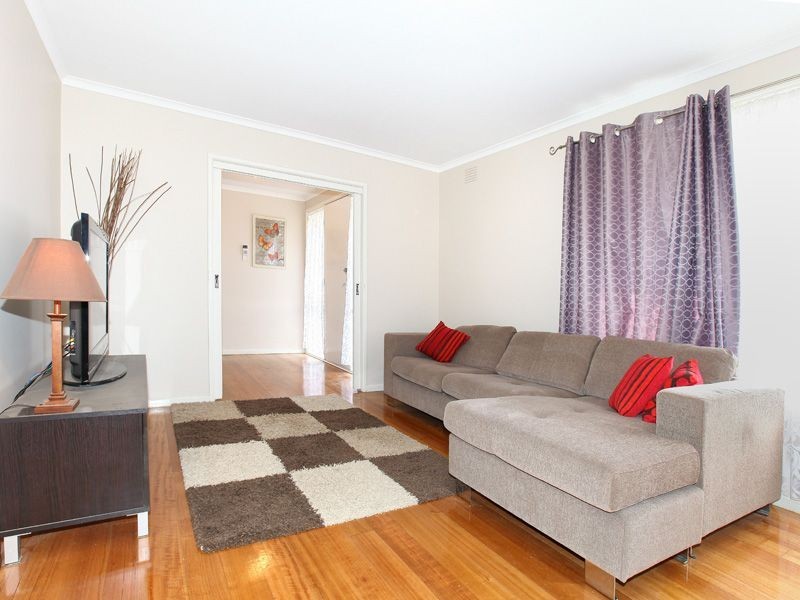 37 Linacre Crescent, Gladstone Park VIC 3043