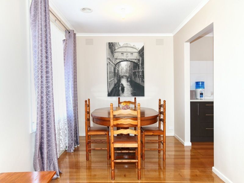37 Linacre Crescent, Gladstone Park VIC 3043