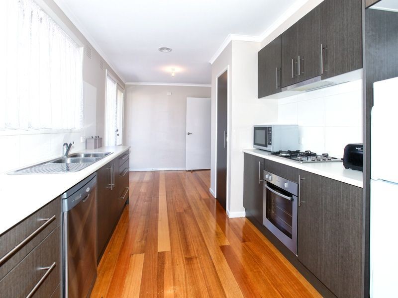 37 Linacre Crescent, Gladstone Park VIC 3043