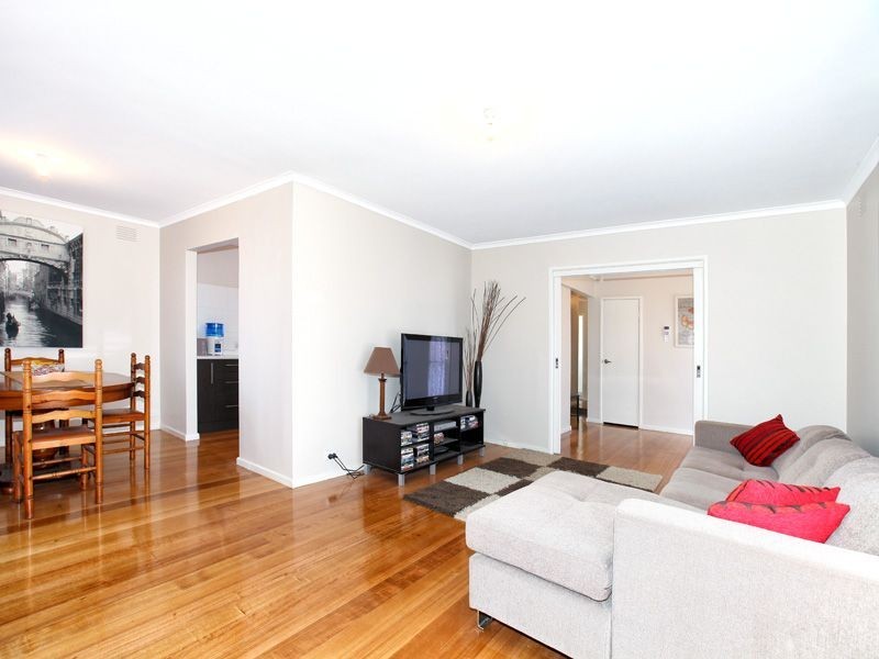 37 Linacre Crescent, Gladstone Park VIC 3043