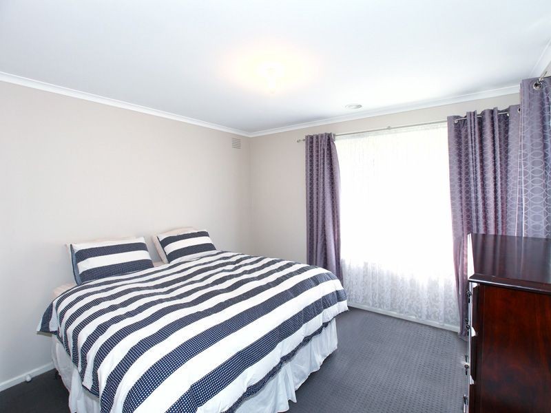 37 Linacre Crescent, Gladstone Park VIC 3043