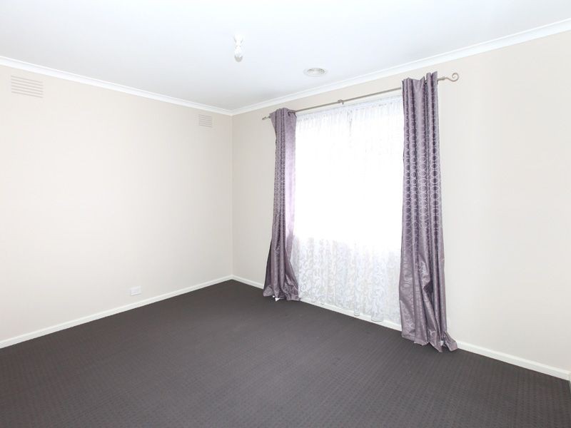 37 Linacre Crescent, Gladstone Park VIC 3043