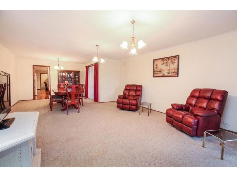 60 The Circuit, Gladstone Park VIC 3043