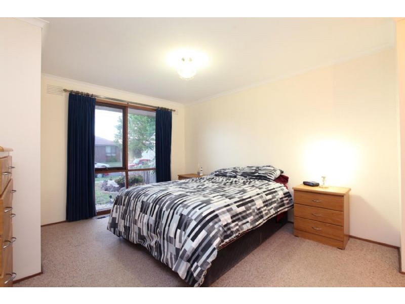 60 The Circuit, Gladstone Park VIC 3043