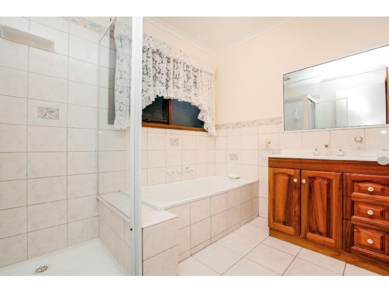 60 The Circuit, Gladstone Park VIC 3043