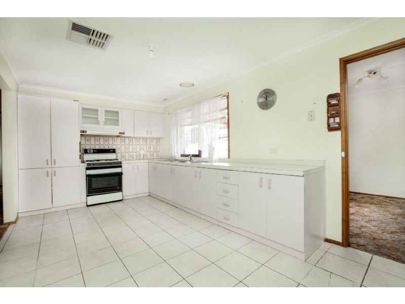 55 Lenoak Street, Gladstone Park VIC 3043