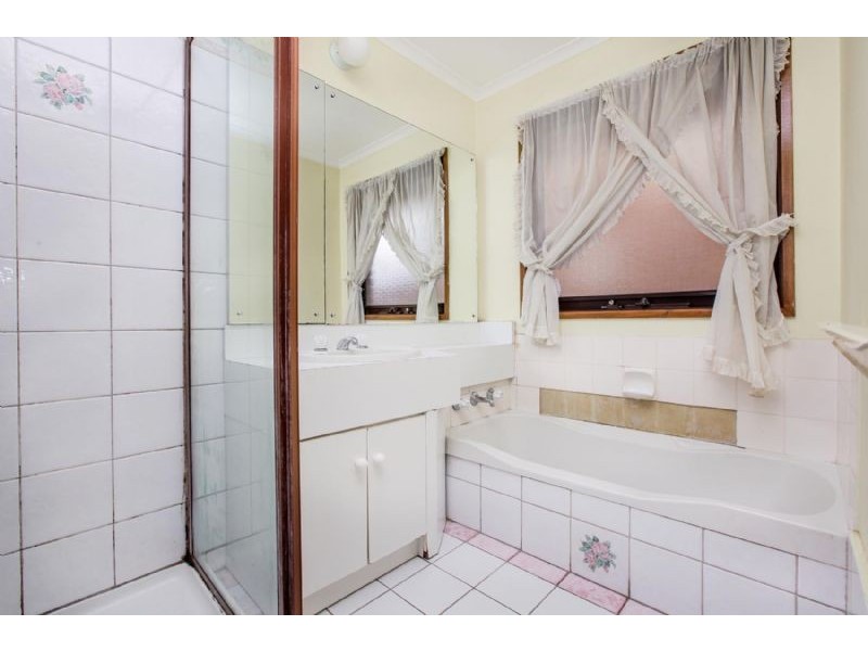 55 Lenoak Street, Gladstone Park VIC 3043