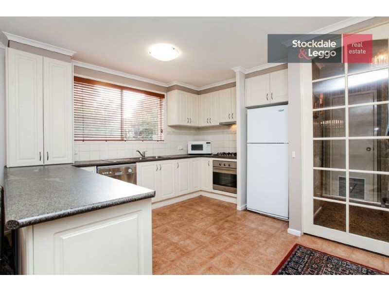 8 Glendale Place, Gladstone Park VIC 3043
