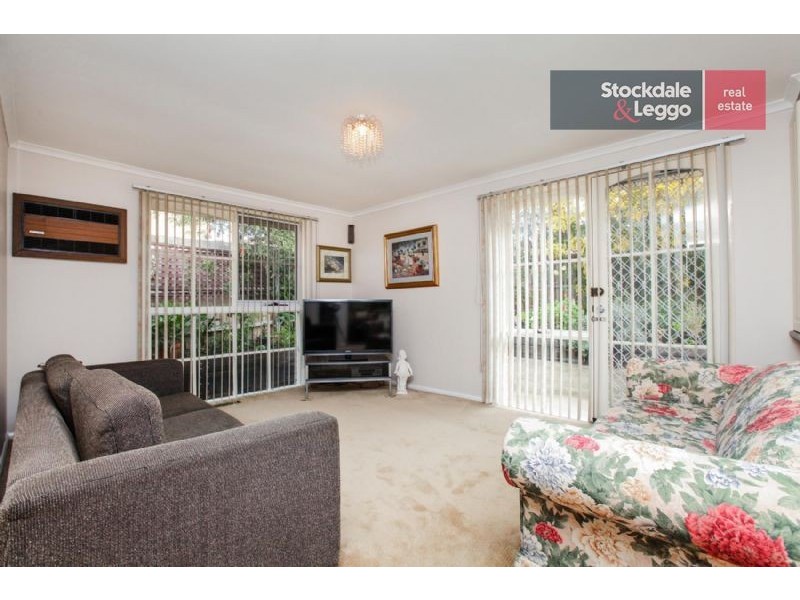 8 Glendale Place, Gladstone Park VIC 3043