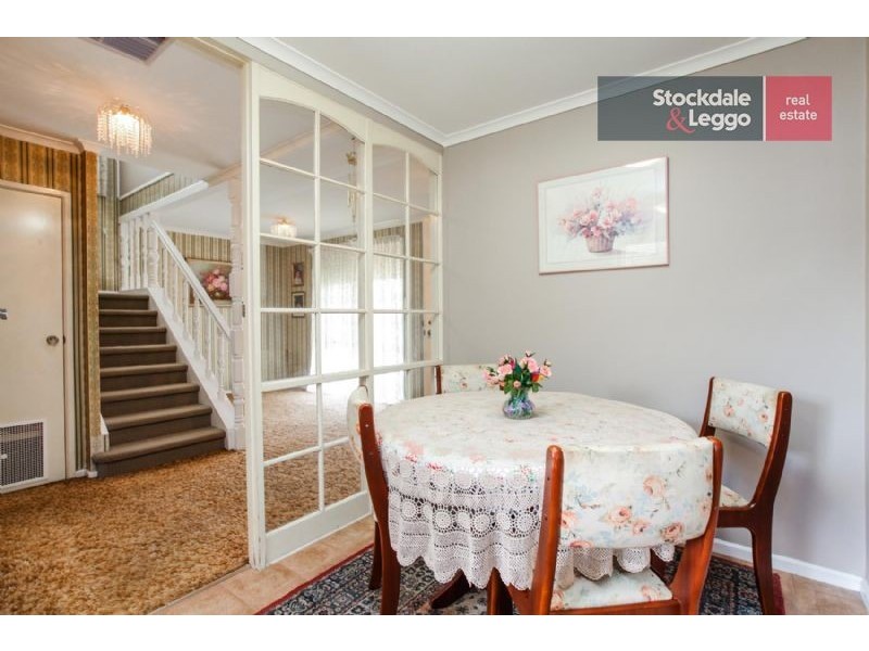 8 Glendale Place, Gladstone Park VIC 3043