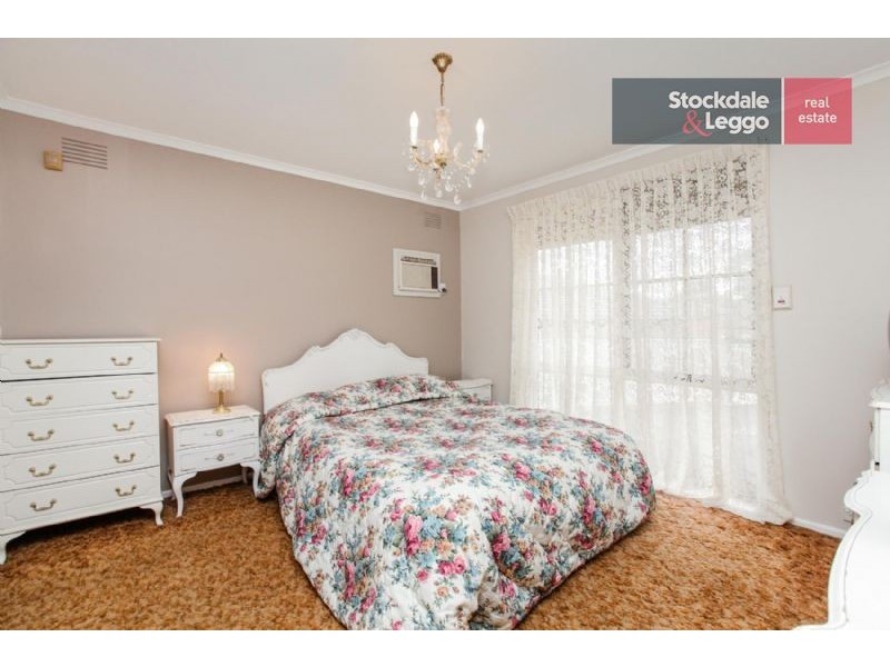 8 Glendale Place, Gladstone Park VIC 3043