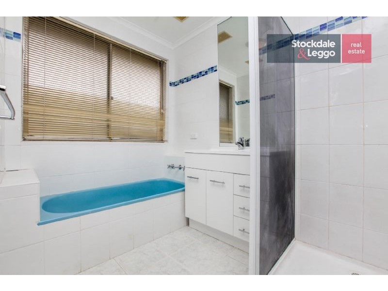 8 Glendale Place, Gladstone Park VIC 3043