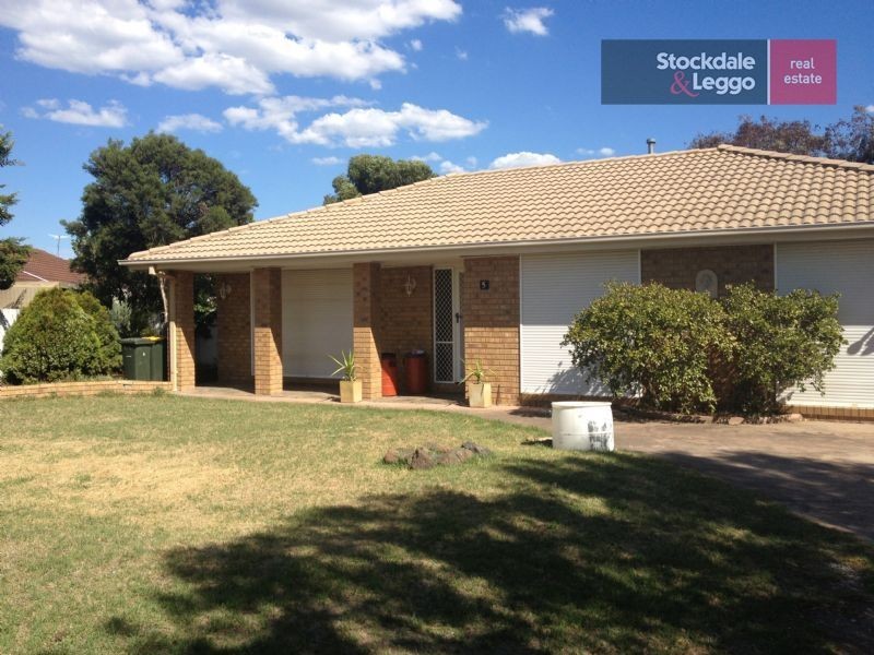 5 Julie Court, Sunshine North VIC 3020