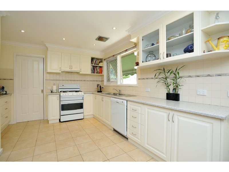 35 Elmhurst Road, Gladstone Park VIC 3043