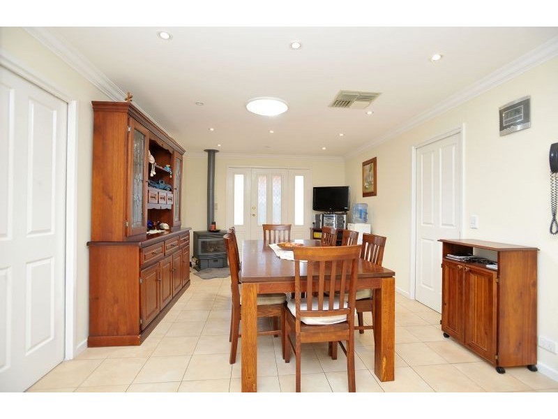 35 Elmhurst Road, Gladstone Park VIC 3043