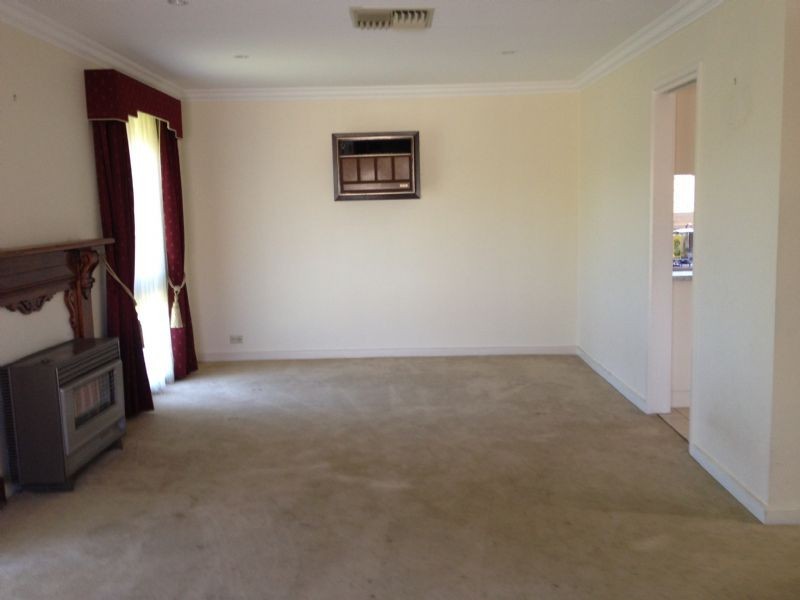 35 Elmhurst Road, Gladstone Park VIC 3043