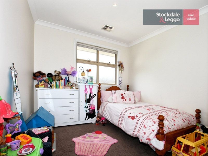 2/24 Wills Street, Westmeadows VIC 3049
