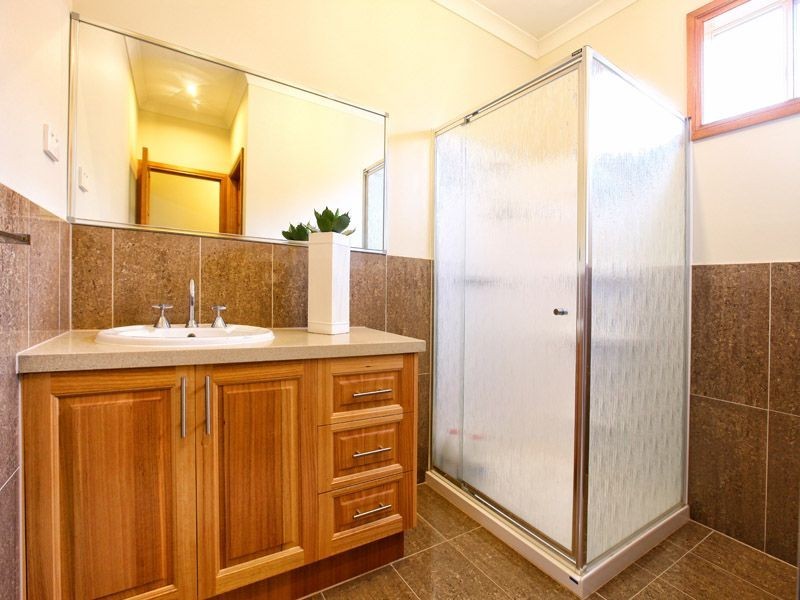 8 Inverie Court, Greenvale VIC 3059