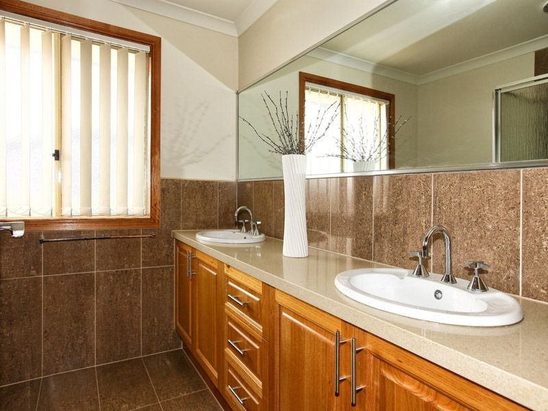 8 Inverie Court, Greenvale VIC 3059