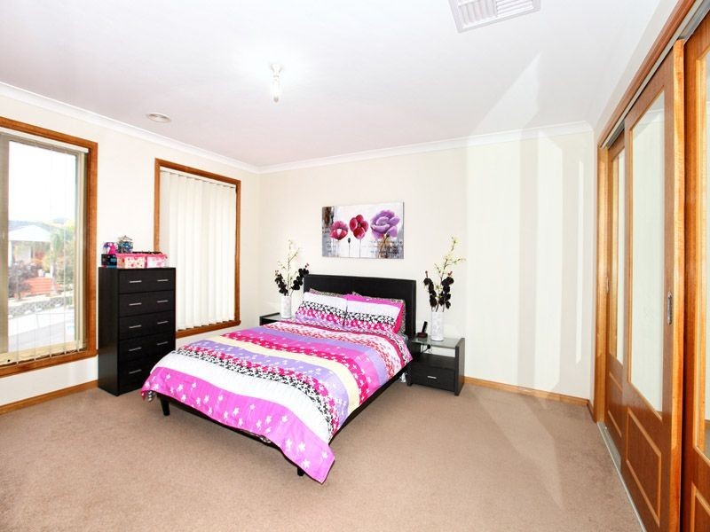 8 Inverie Court, Greenvale VIC 3059