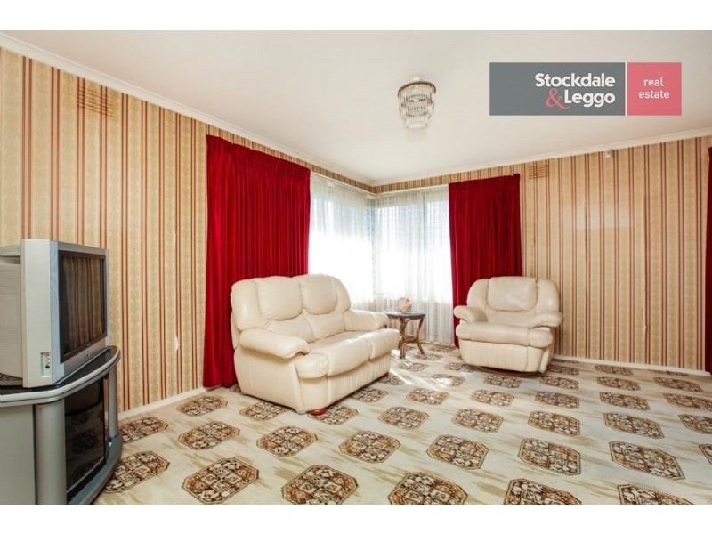 2 Trollaby Close, Gladstone Park VIC 3043