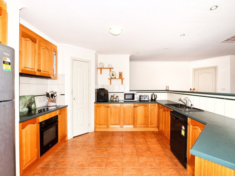 6 Stranraer Close, Greenvale VIC 3059