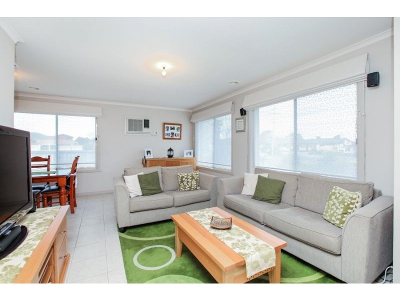 239 Carrick Drive, Gladstone Park VIC 3043