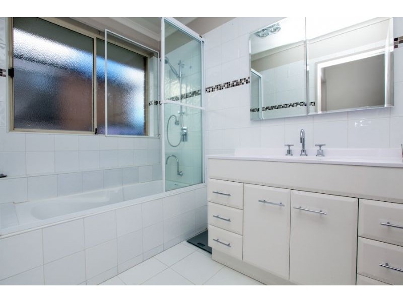 239 Carrick Drive, Gladstone Park VIC 3043