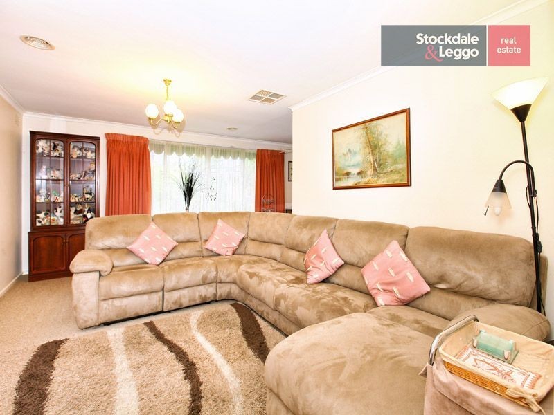 17 Dudley Court, Gladstone Park VIC 3043