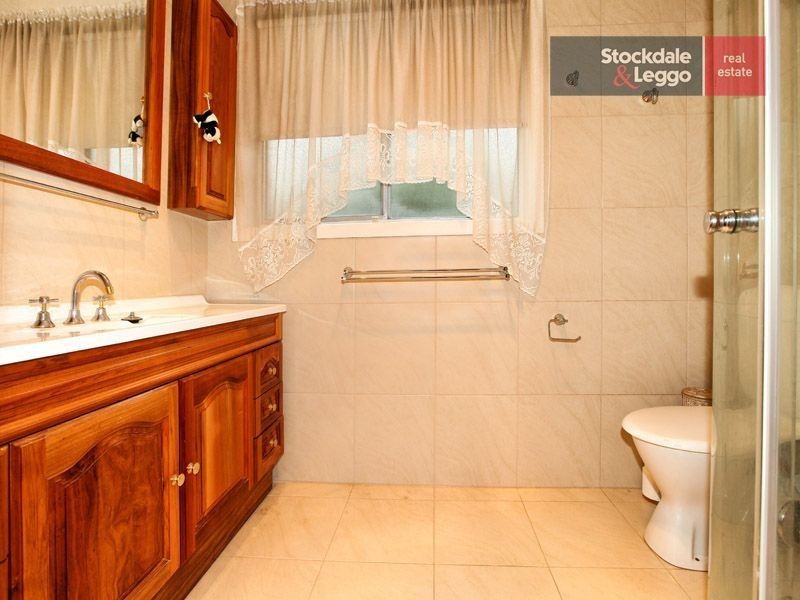 17 Dudley Court, Gladstone Park VIC 3043