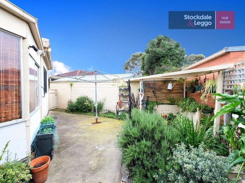 17 Dudley Court, Gladstone Park VIC 3043